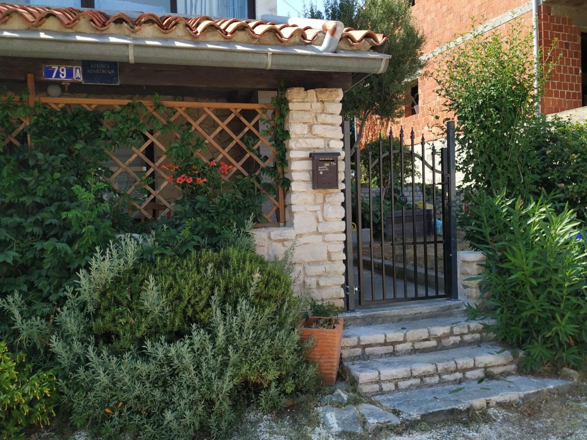 Studio Apartment Posavec Premantura Exterior photo